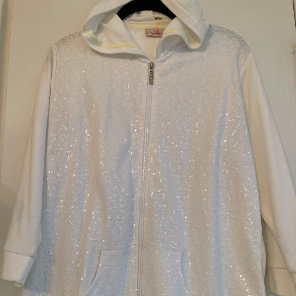SEQUINS 
Quacker Factory White Sequin Jacket’s